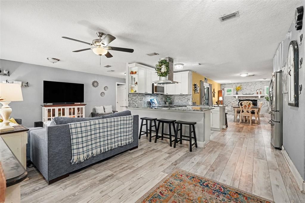 For Sale: $425,000 (3 beds, 2 baths, 1919 Square Feet)