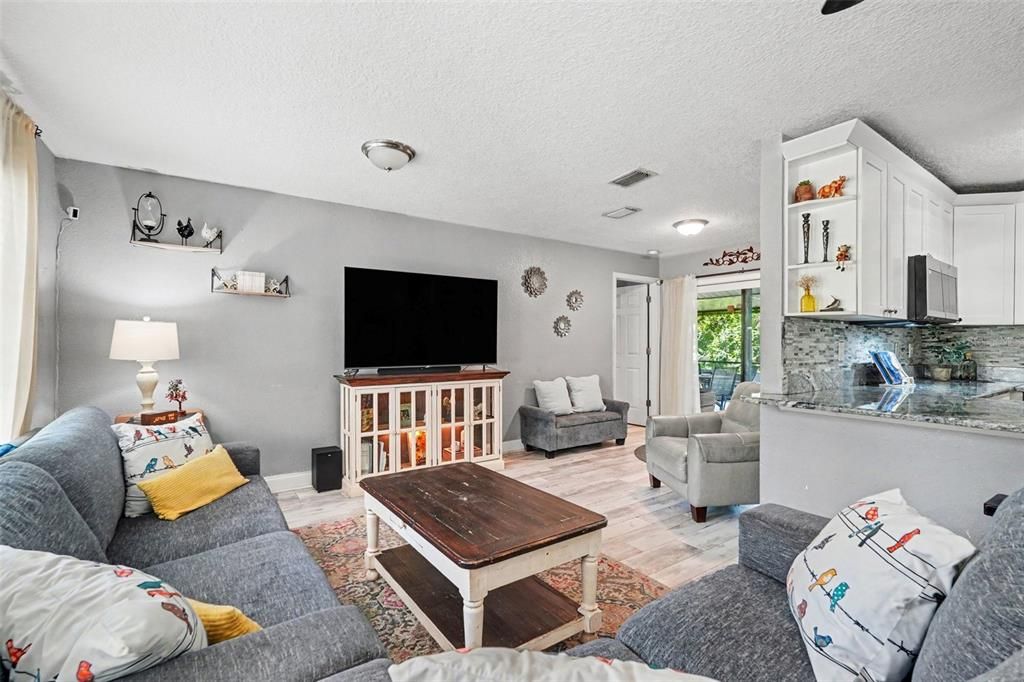 For Sale: $425,000 (3 beds, 2 baths, 1919 Square Feet)