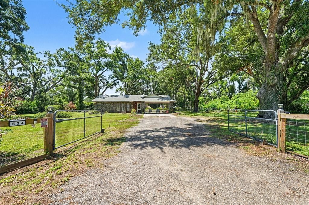 For Sale: $425,000 (3 beds, 2 baths, 1919 Square Feet)