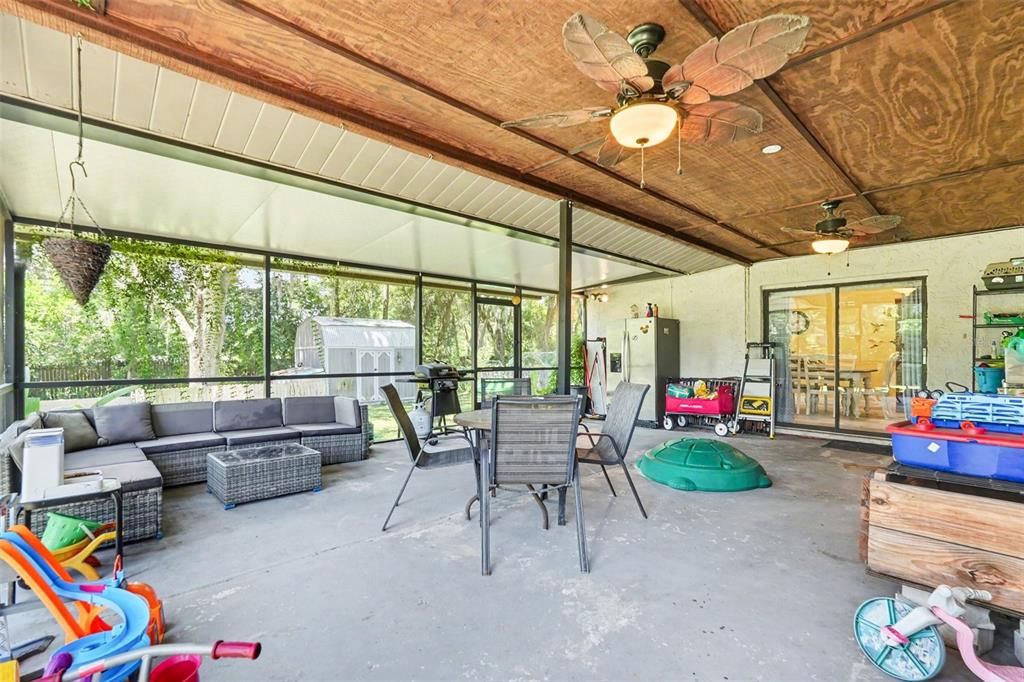 For Sale: $425,000 (3 beds, 2 baths, 1919 Square Feet)