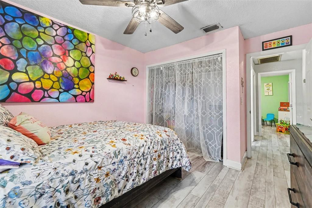 For Sale: $425,000 (3 beds, 2 baths, 1919 Square Feet)