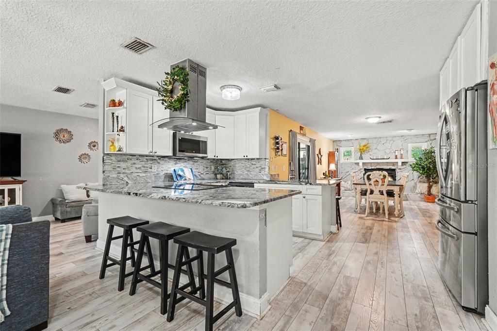 For Sale: $425,000 (3 beds, 2 baths, 1919 Square Feet)