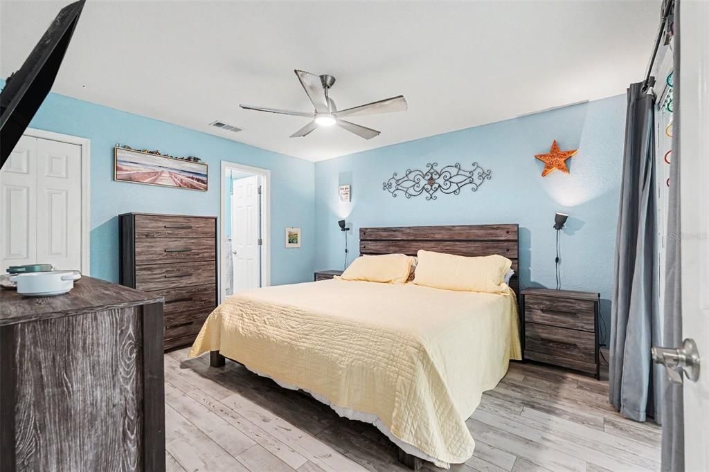 For Sale: $425,000 (3 beds, 2 baths, 1919 Square Feet)