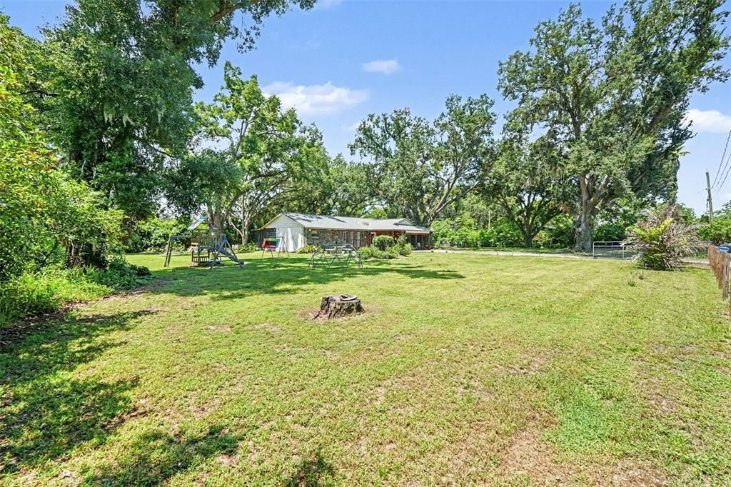 For Sale: $425,000 (3 beds, 2 baths, 1919 Square Feet)