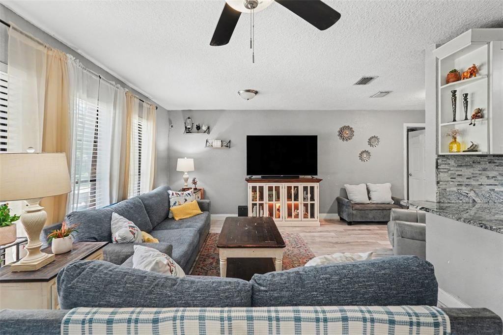 For Sale: $425,000 (3 beds, 2 baths, 1919 Square Feet)