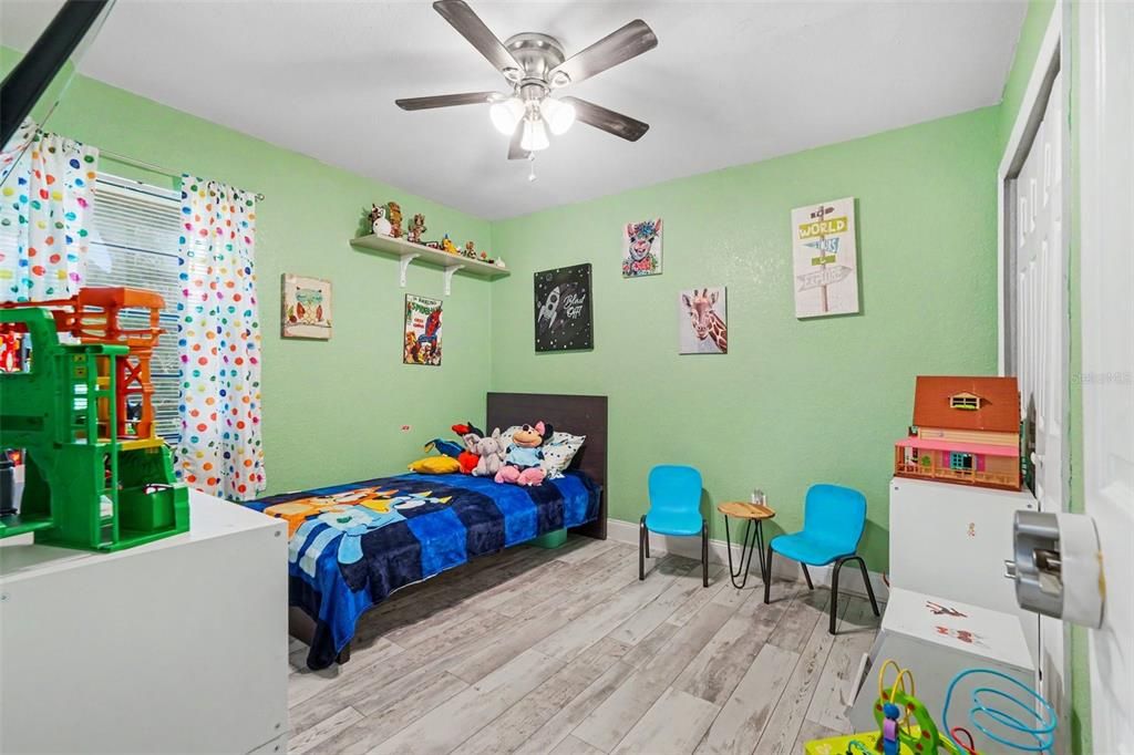 For Sale: $425,000 (3 beds, 2 baths, 1919 Square Feet)