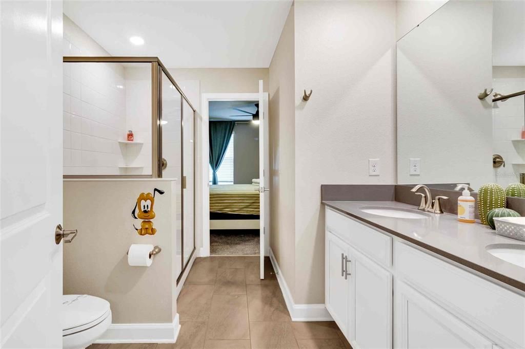 En Venta: $745,000 (8 camas, 5 baños, 4289 Pies cuadrados)
