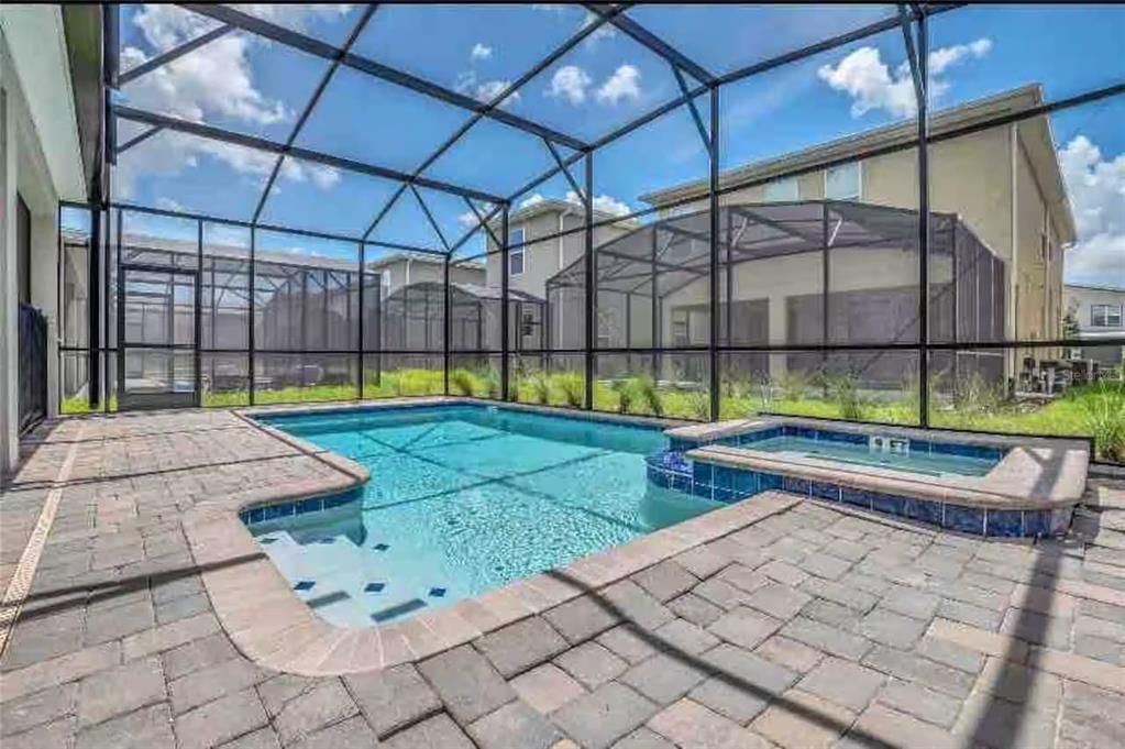 En Venta: $745,000 (8 camas, 5 baños, 4289 Pies cuadrados)