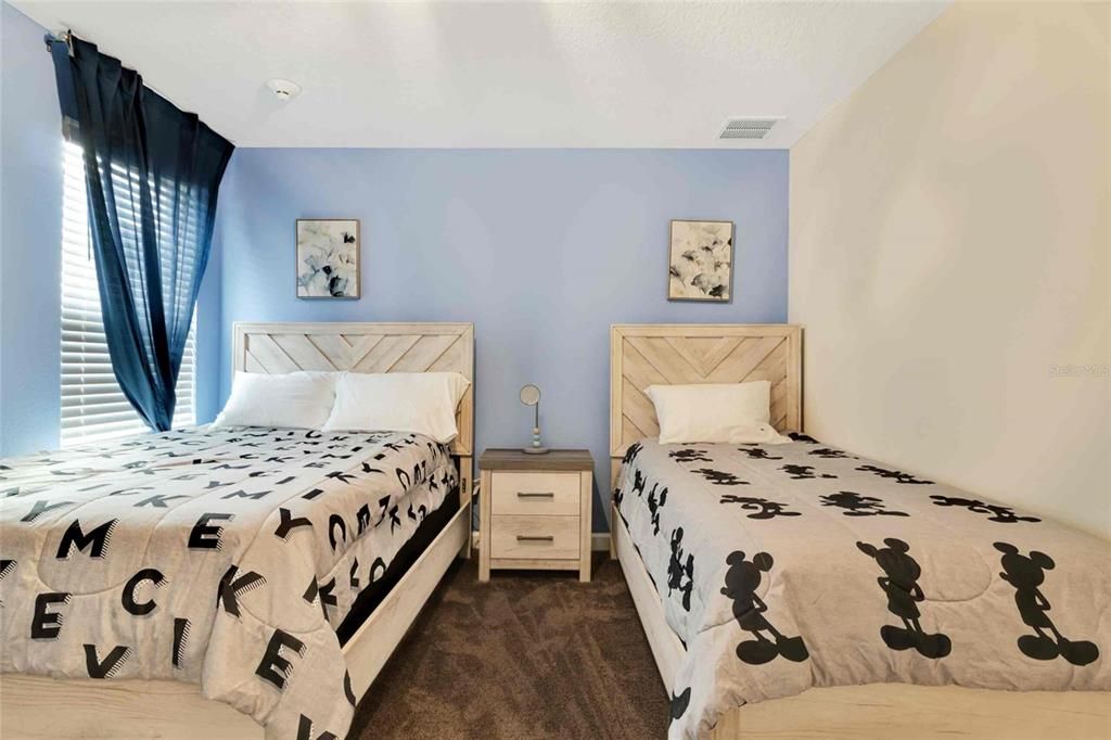 En Venta: $745,000 (8 camas, 5 baños, 4289 Pies cuadrados)