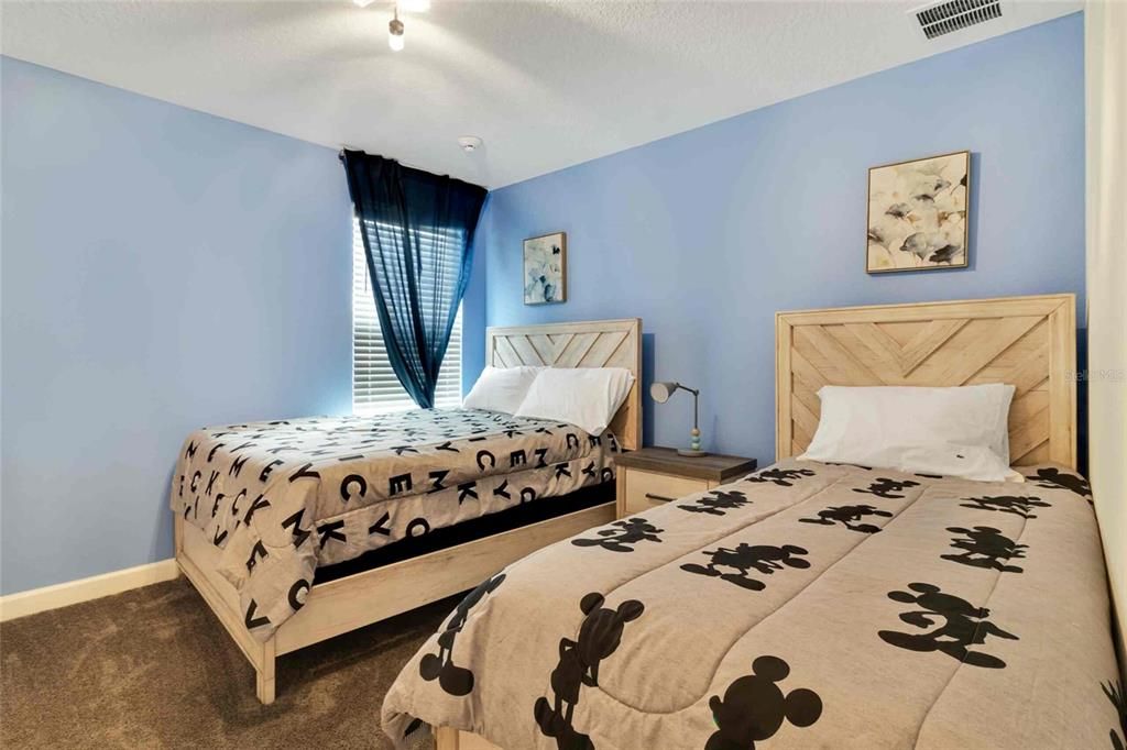 En Venta: $745,000 (8 camas, 5 baños, 4289 Pies cuadrados)