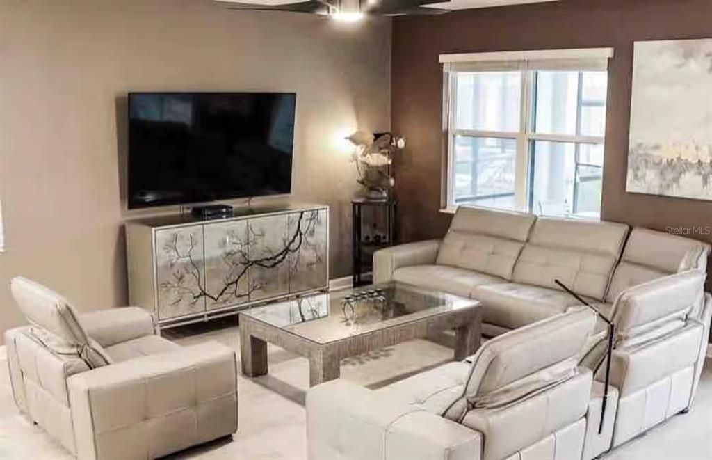 En Venta: $745,000 (8 camas, 5 baños, 4289 Pies cuadrados)