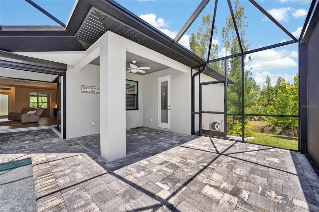 En Venta: $925,000 (3 camas, 3 baños, 2261 Pies cuadrados)