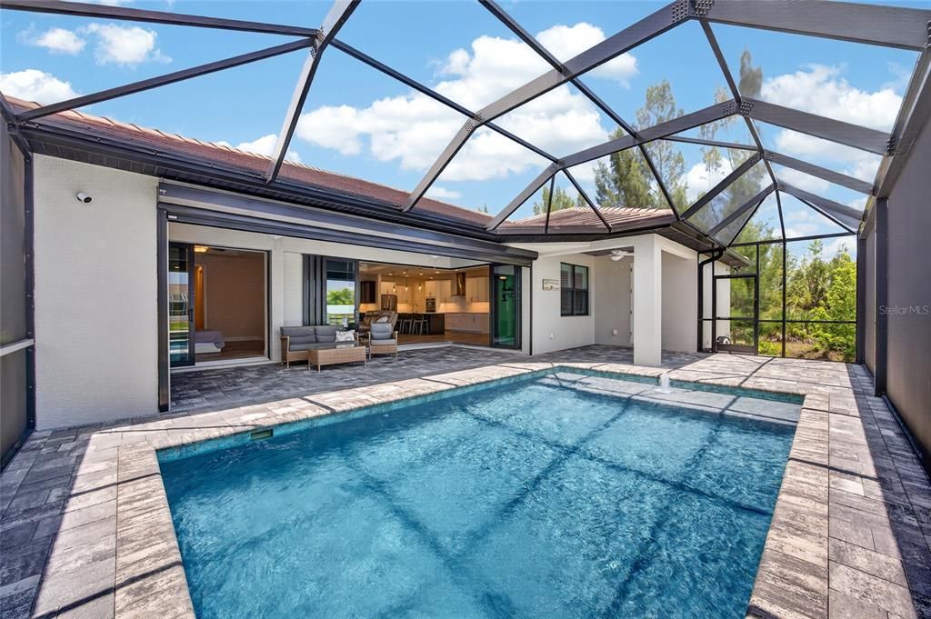 En Venta: $925,000 (3 camas, 3 baños, 2261 Pies cuadrados)