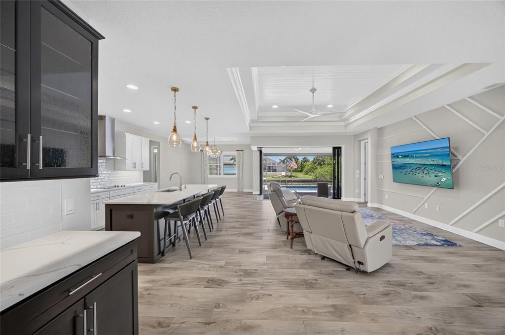En Venta: $925,000 (3 camas, 3 baños, 2261 Pies cuadrados)