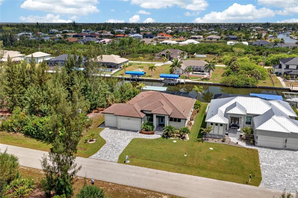 En Venta: $925,000 (3 camas, 3 baños, 2261 Pies cuadrados)