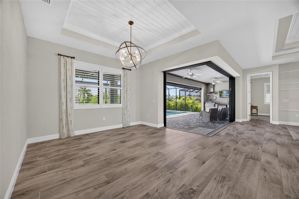 En Venta: $925,000 (3 camas, 3 baños, 2261 Pies cuadrados)