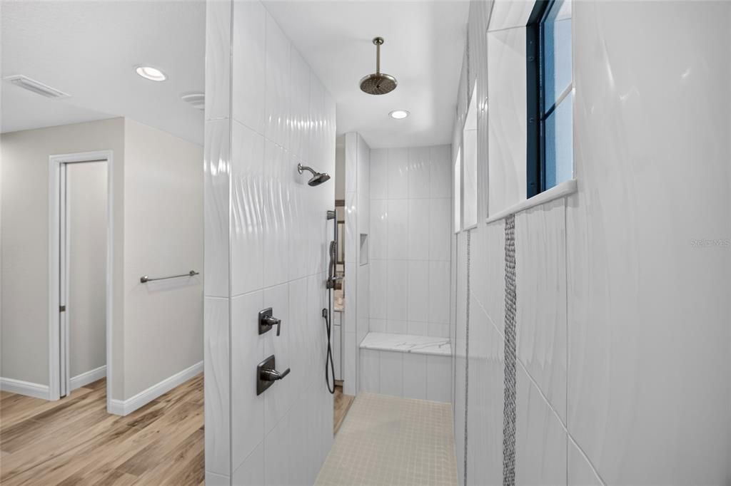 En Venta: $925,000 (3 camas, 3 baños, 2261 Pies cuadrados)