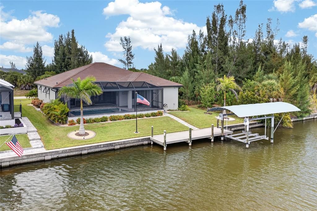 En Venta: $925,000 (3 camas, 3 baños, 2261 Pies cuadrados)