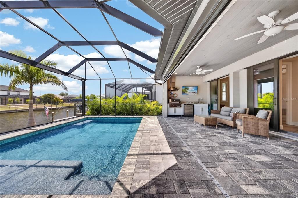 En Venta: $925,000 (3 camas, 3 baños, 2261 Pies cuadrados)