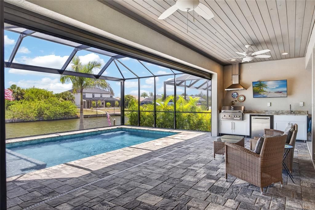 En Venta: $925,000 (3 camas, 3 baños, 2261 Pies cuadrados)