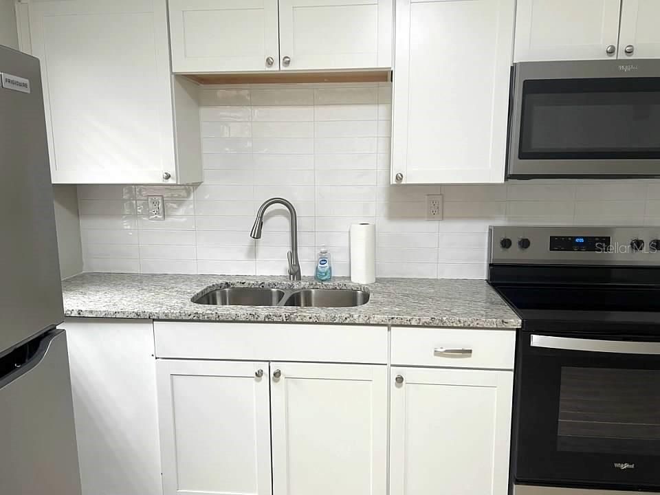 For Rent: $1,450 (2 beds, 1 baths, 864 Square Feet)