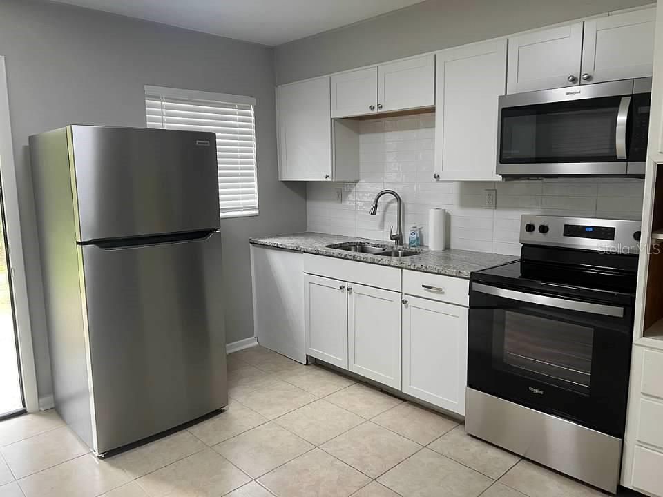 For Rent: $1,450 (2 beds, 1 baths, 864 Square Feet)