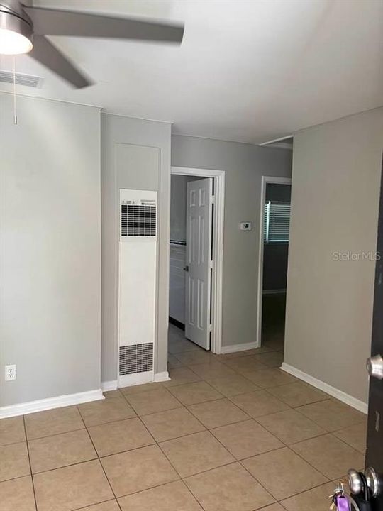 В аренду: $1,400 (2 спален, 1 ванн, 864 Квадратных фут)