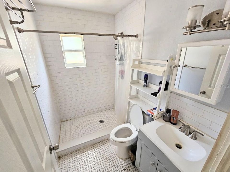 На продажу: $225,000 (2 спален, 1 ванн, 754 Квадратных фут)