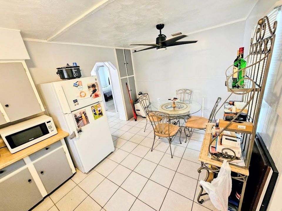 На продажу: $225,000 (2 спален, 1 ванн, 754 Квадратных фут)