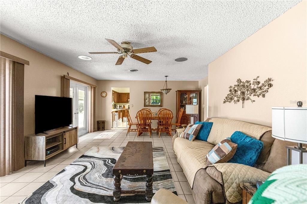 For Sale: $340,000 (3 beds, 2 baths, 1579 Square Feet)