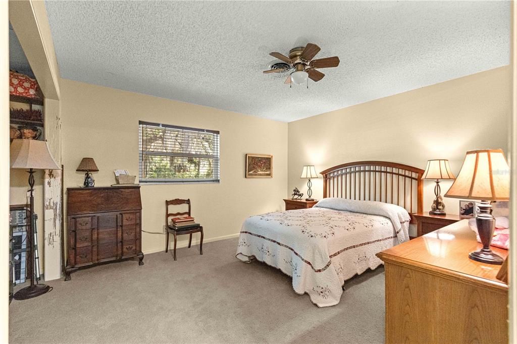 For Sale: $340,000 (3 beds, 2 baths, 1579 Square Feet)