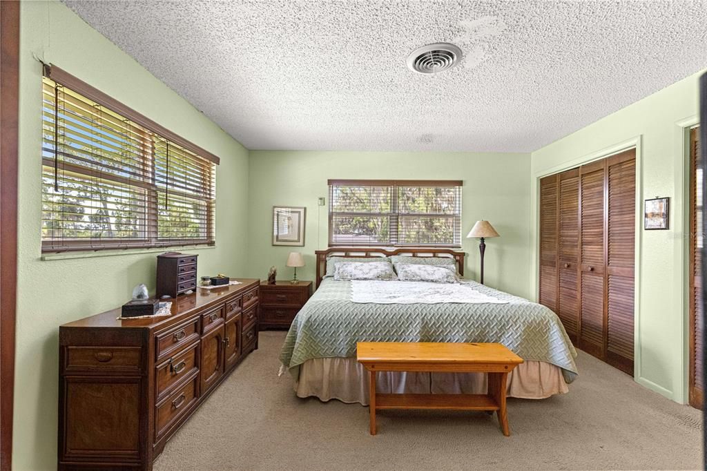 For Sale: $340,000 (3 beds, 2 baths, 1579 Square Feet)