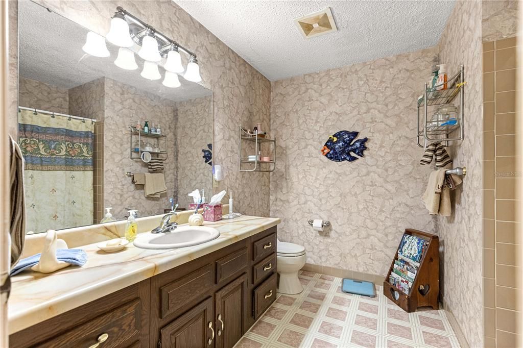 For Sale: $340,000 (3 beds, 2 baths, 1579 Square Feet)