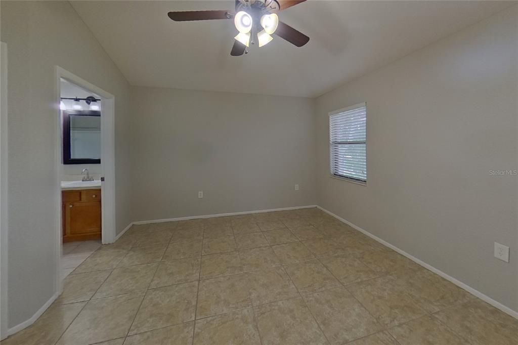 For Rent: $2,399 (3 beds, 2 baths, 1212 Square Feet)