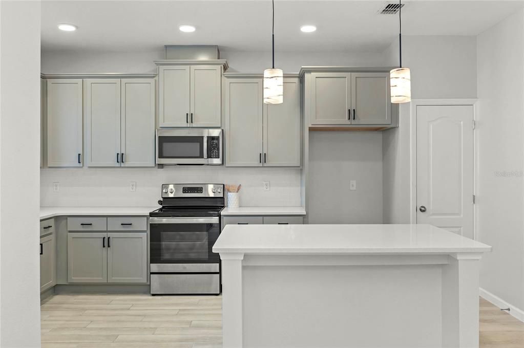 For Sale: $425,000 (3 beds, 2 baths, 1666 Square Feet)