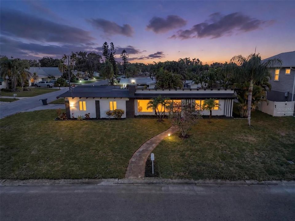 For Sale: $640,000 (3 beds, 2 baths, 1876 Square Feet)