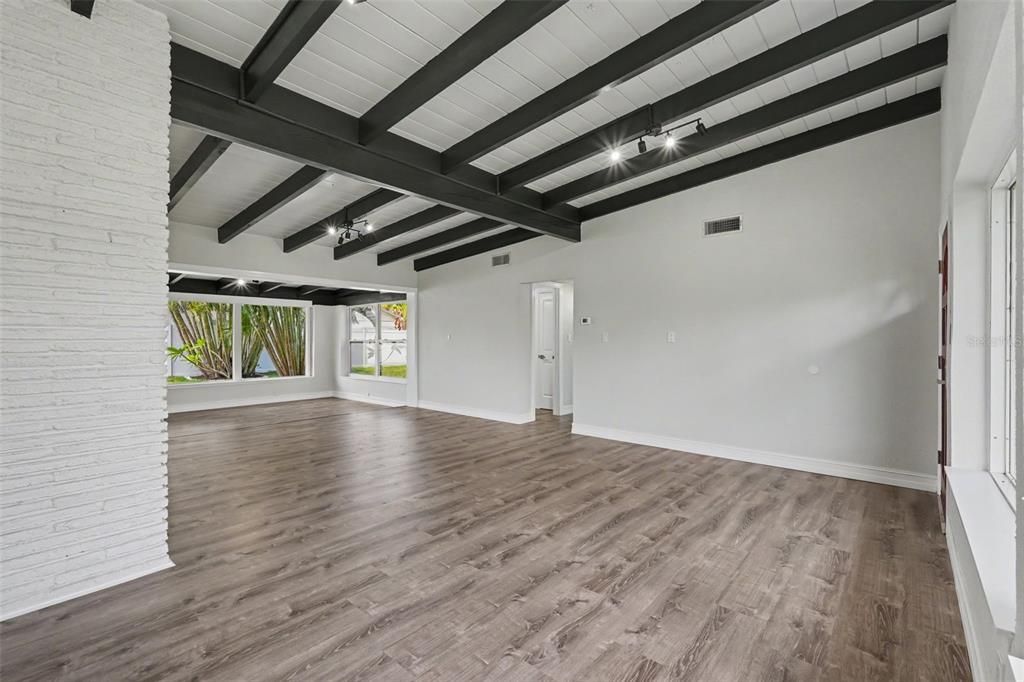 For Sale: $640,000 (3 beds, 2 baths, 1876 Square Feet)