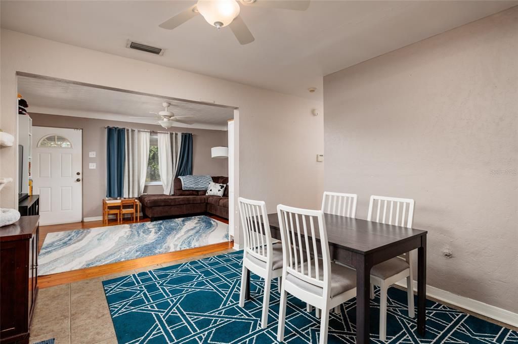 En Venta: $324,900 (2 camas, 1 baños, 936 Pies cuadrados)