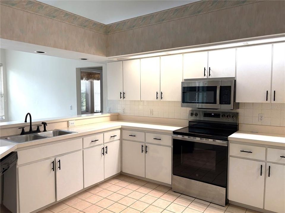 For Sale: $379,000 (3 beds, 2 baths, 1888 Square Feet)