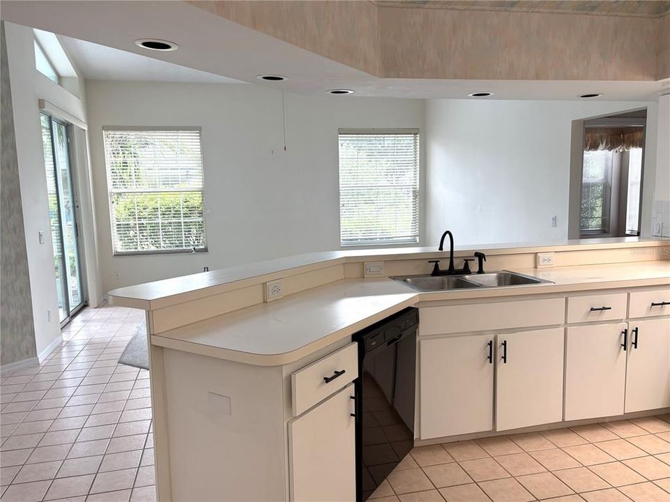 For Sale: $379,000 (3 beds, 2 baths, 1888 Square Feet)