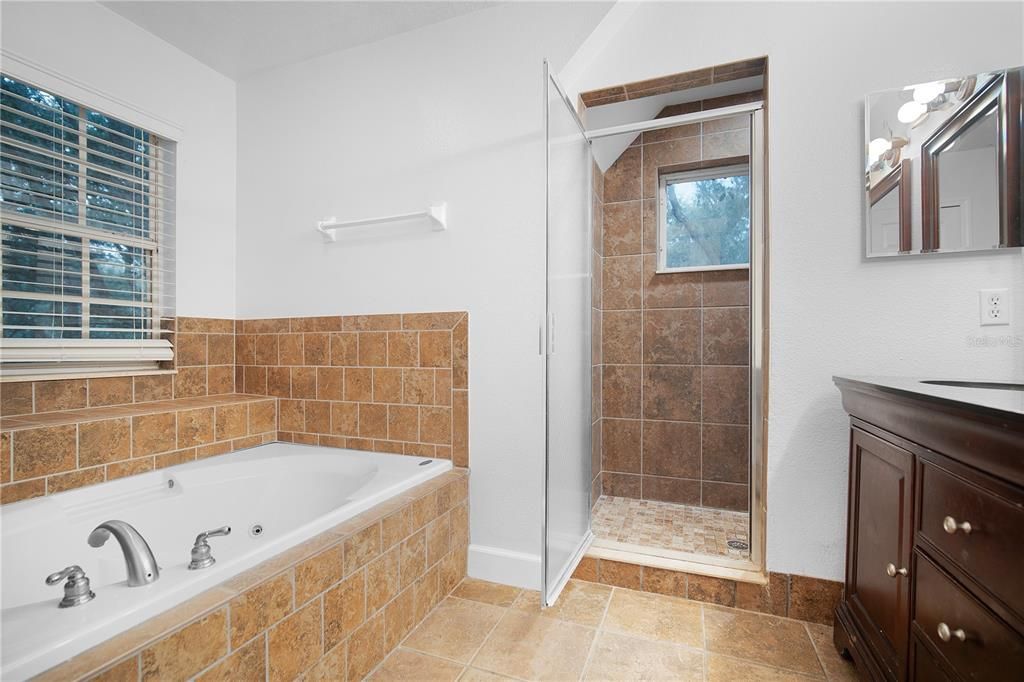 En Venta: $1,375,000 (3 camas, 3 baños, 2250 Pies cuadrados)