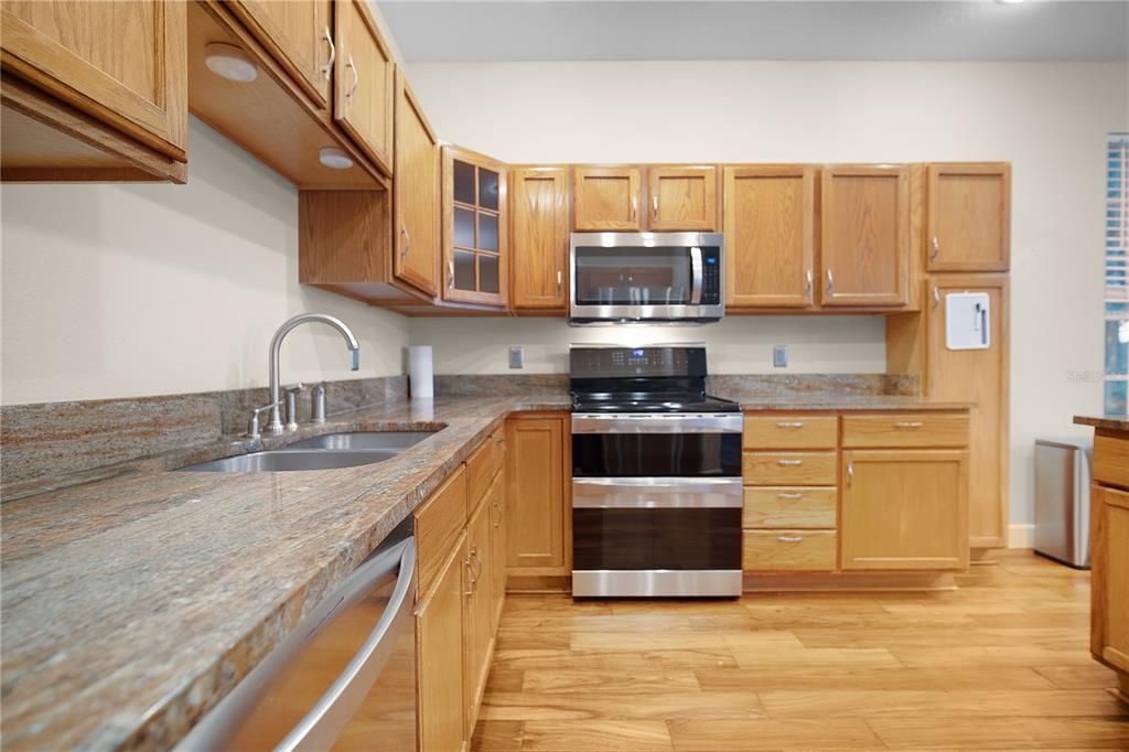 En Venta: $1,375,000 (3 camas, 3 baños, 2250 Pies cuadrados)