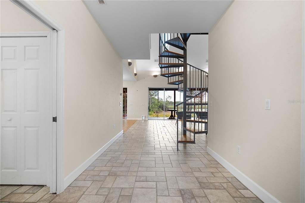 En Venta: $1,375,000 (3 camas, 3 baños, 2250 Pies cuadrados)