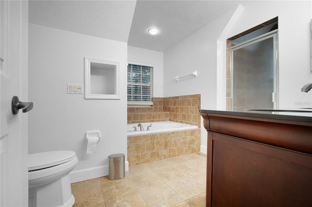 En Venta: $1,375,000 (3 camas, 3 baños, 2250 Pies cuadrados)