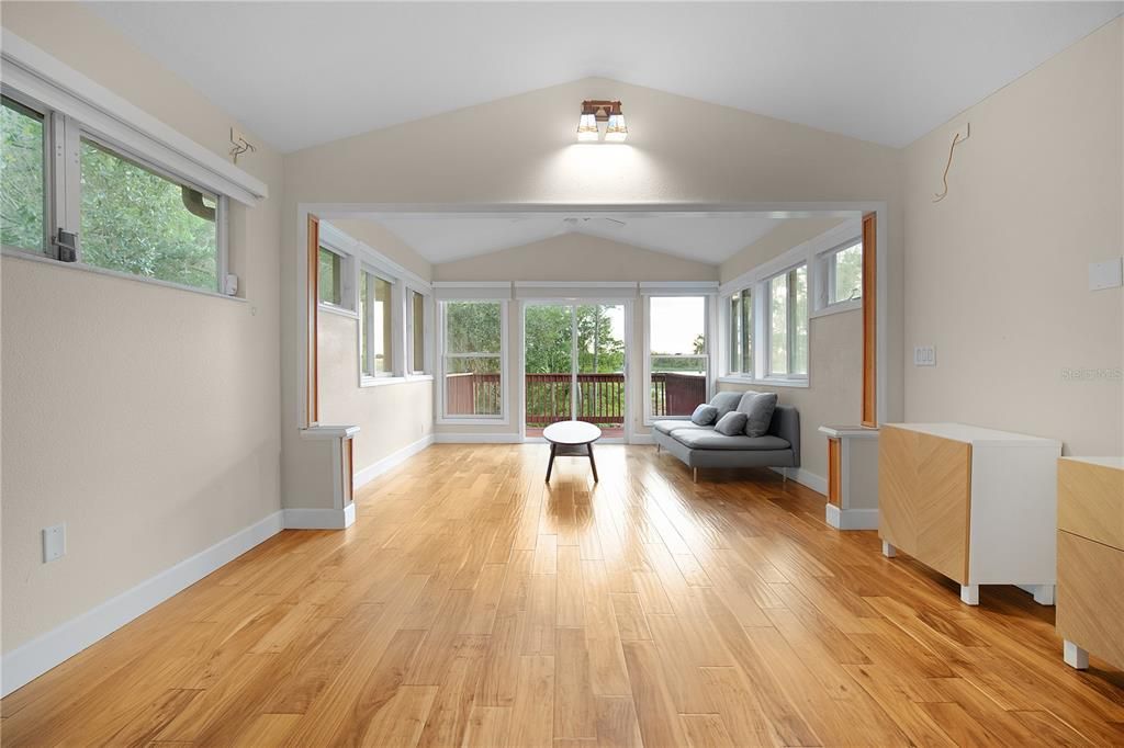 En Venta: $1,375,000 (3 camas, 3 baños, 2250 Pies cuadrados)