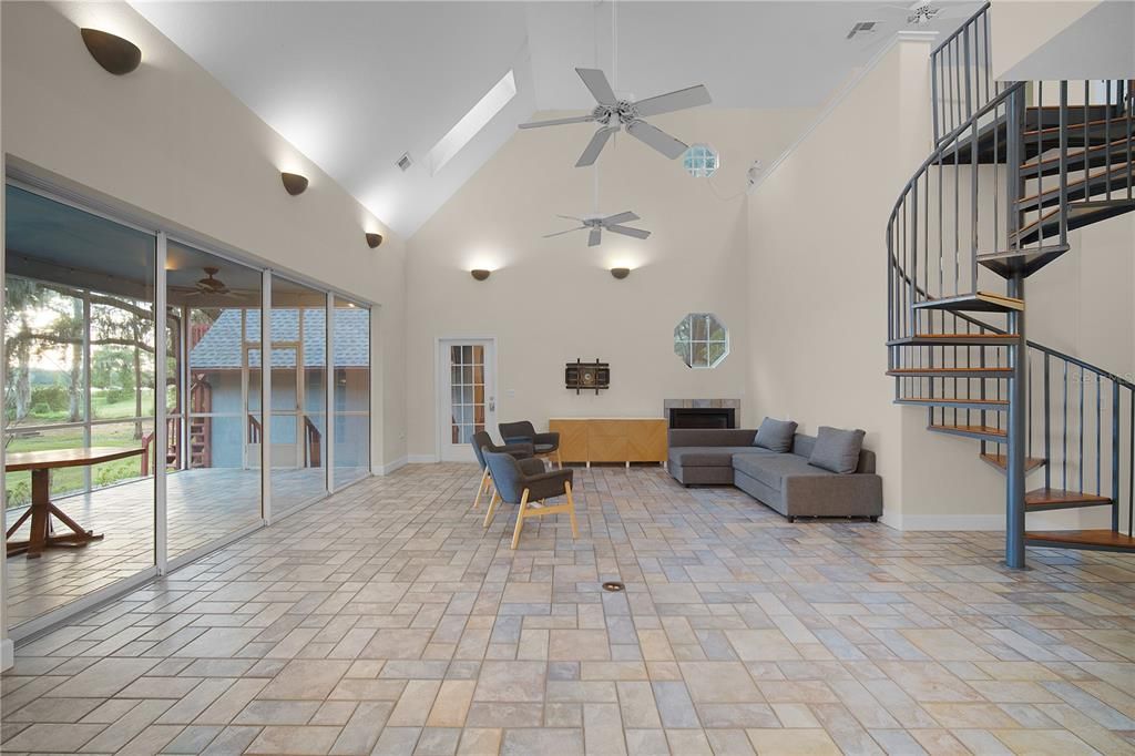 En Venta: $1,375,000 (3 camas, 3 baños, 2250 Pies cuadrados)