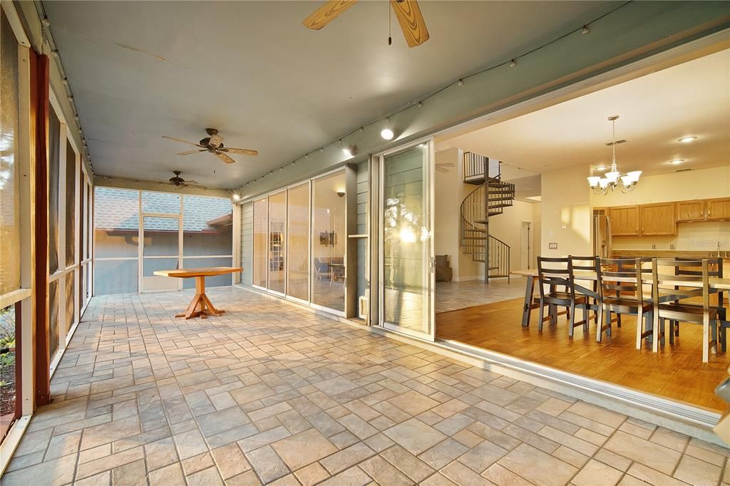 En Venta: $1,375,000 (3 camas, 3 baños, 2250 Pies cuadrados)