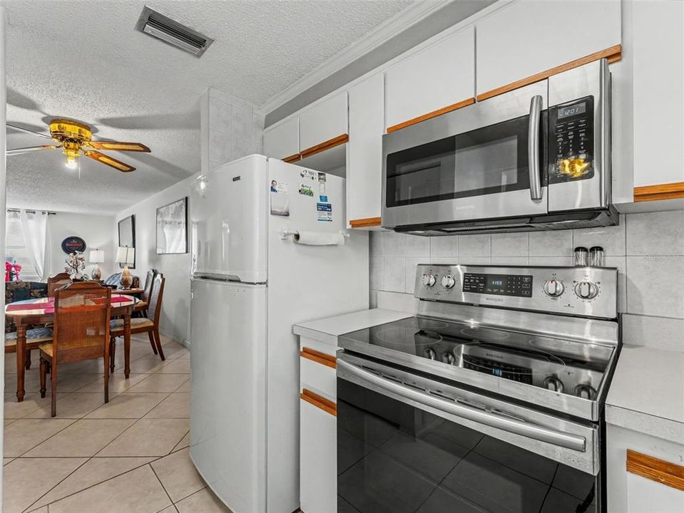 На продажу: $124,900 (2 спален, 1 ванн, 792 Квадратных фут)