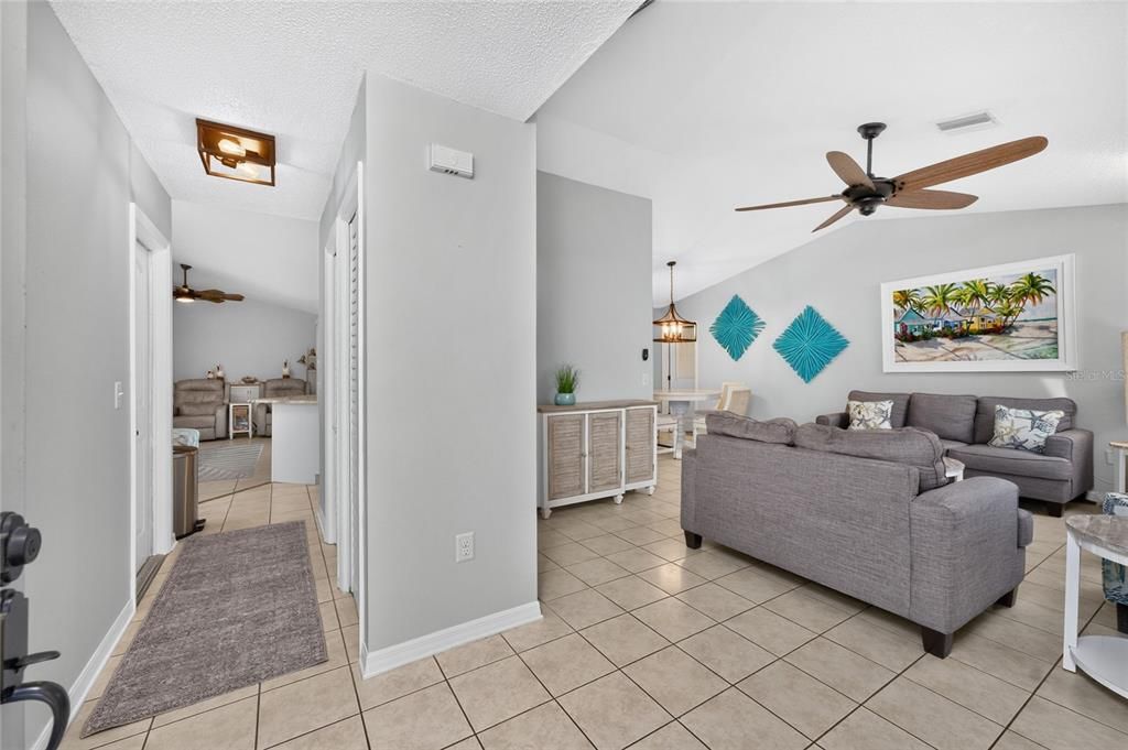 En Venta: $425,000 (3 camas, 2 baños, 1826 Pies cuadrados)