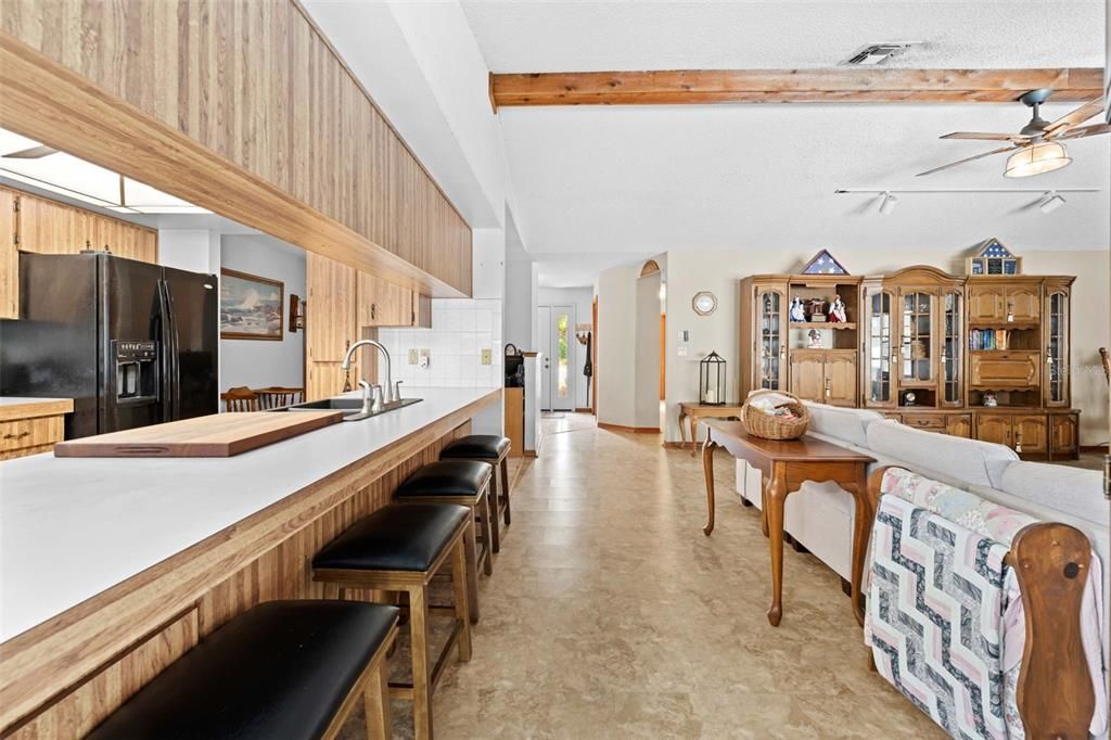 На продажу: $350,000 (3 спален, 2 ванн, 1977 Квадратных фут)